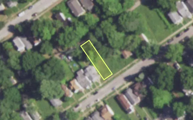 Aerial view of 5229 DAVISON AV — vacant lot, St. Louis with approximate parcel outline