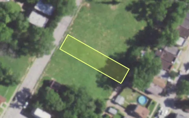 Aerial view of 2824 ARLINGTON AV — vacant lot, St. Louis with approximate parcel outline