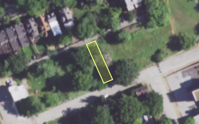 Aerial view of 1409 BREMEN AV — vacant lot, St. Louis with approximate parcel outline