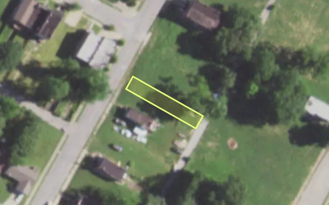 Aerial view of 1926 CLARA AV — vacant lot, St. Louis with approximate parcel outline