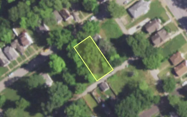 Aerial view of 5528 DAVISON AV — vacant lot, St. Louis with approximate parcel outline