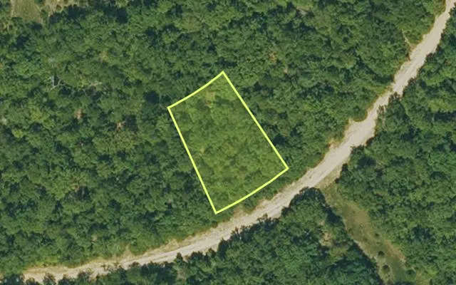 Aerial view of IZARD County parcel 800-13635-000 — Arkansas post-auction with approximate parcel outline
