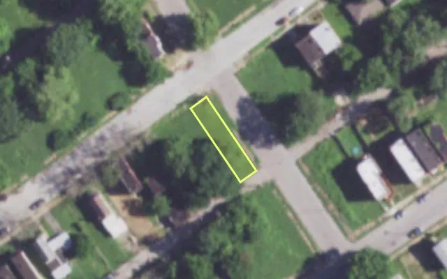 Aerial view of 2100 DESOTO AV — vacant lot, St. Louis with approximate parcel outline
