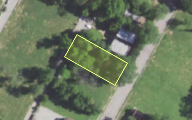 Aerial view of 2823 ARLINGTON AV — vacant lot, St. Louis with approximate parcel outline