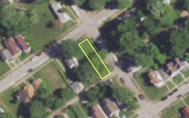 Aerial view of 4778 THRUSH AV — vacant lot, St. Louis with approximate parcel outline