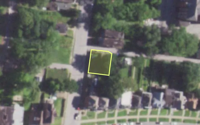 Aerial view of 1118 AUBERT AV — vacant lot, St. Louis with approximate parcel outline