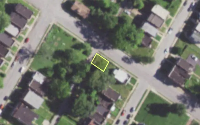Aerial view of 5880 WELLS AV — vacant lot, St. Louis with approximate parcel outline