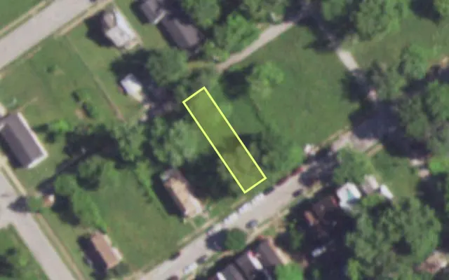 Aerial view of 5523 WREN AV — vacant lot, St. Louis with approximate parcel outline