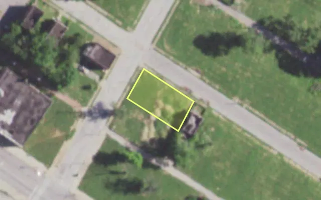 Aerial view of 1518 HAMILTON AV — vacant lot, St. Louis with approximate parcel outline