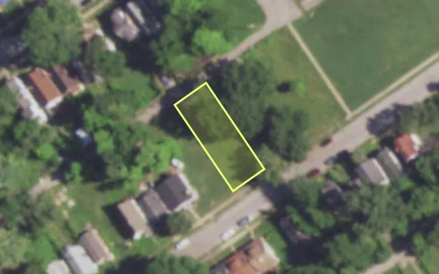 Aerial view of 4947 THRUSH AV — vacant lot, St. Louis with approximate parcel outline