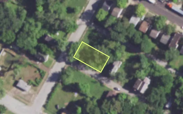 Aerial view of 4124 WARNE AV — vacant lot, St. Louis with approximate parcel outline