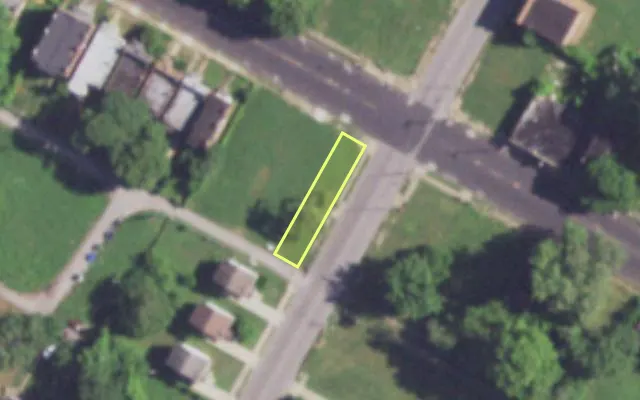 Aerial view of 4100 W LEE AV — vacant lot, St. Louis with approximate parcel outline