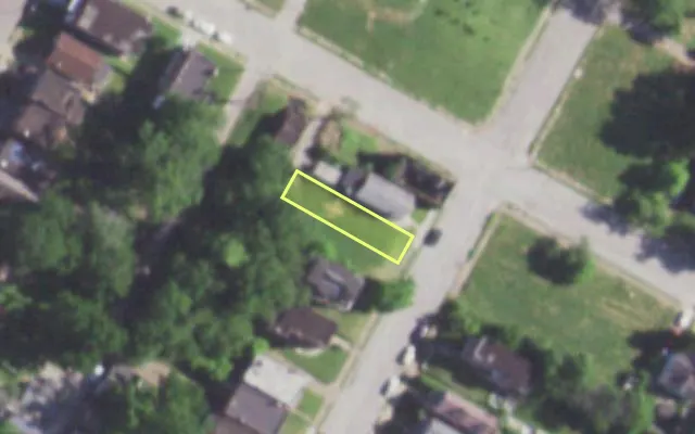Aerial view of 1963 ARLINGTON AV — vacant lot, St. Louis with approximate parcel outline