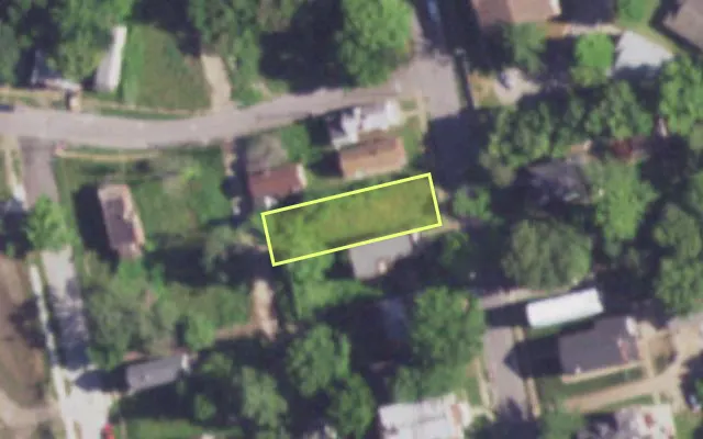 Aerial view of 8235 CHURCH RD — vacant lot, St. Louis with approximate parcel outline