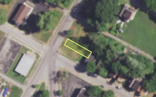 Aerial view of 1704 N NEWSTEAD AV — vacant lot, St. Louis with approximate parcel outline