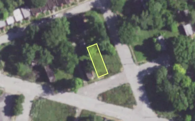 Aerial view of 2005 ANGELRODT ST — vacant lot, St. Louis with approximate parcel outline