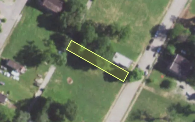 Aerial view of 1941 BURD AV — vacant lot, St. Louis with approximate parcel outline