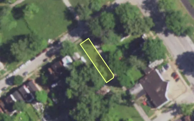 Aerial view of 5540 WREN AV — vacant lot, St. Louis with approximate parcel outline