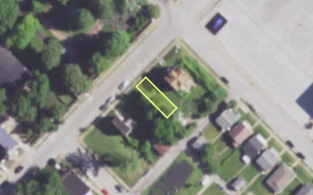 Aerial view of 1442 E COLLEGE AV — vacant lot, St. Louis with approximate parcel outline