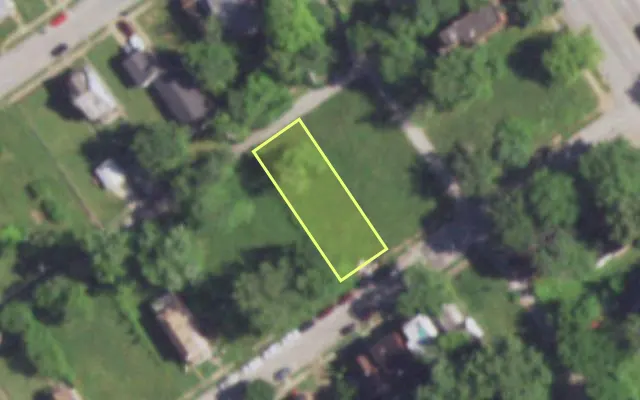 Aerial view of 5533 WREN AV — vacant lot, St. Louis with approximate parcel outline
