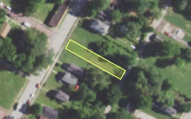 Aerial view of 2806 BURD AV — vacant lot, St. Louis with approximate parcel outline